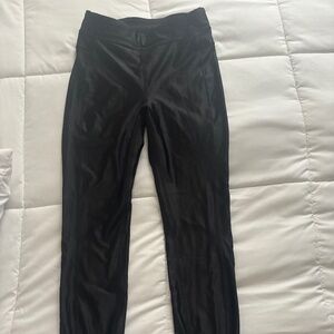 Lulu Lemon Satin Shine high rise legging. Black. Size 4